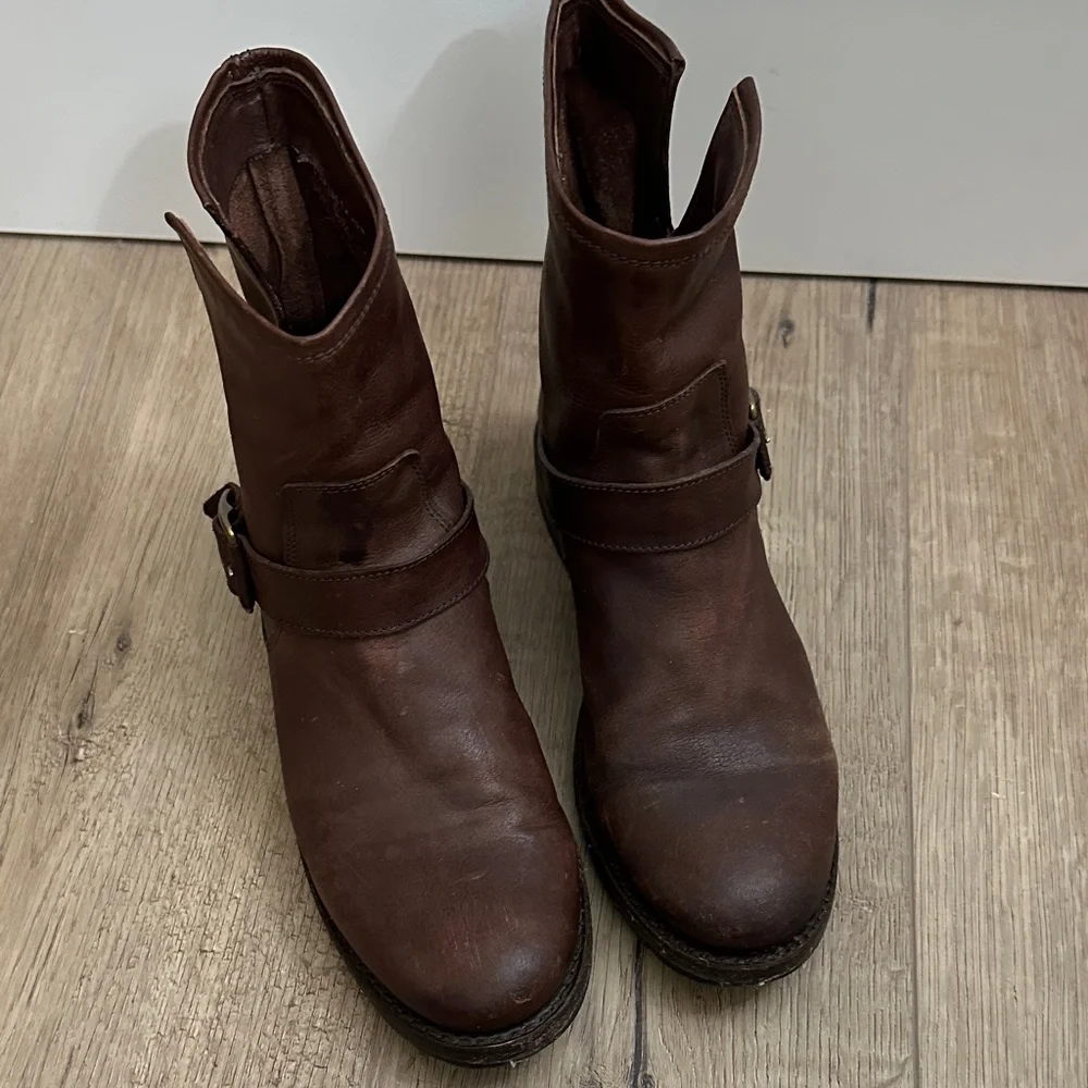 Frye Natalie short engineer Brown Leather Ankle Boots with Buckle size 8 - Picture 9 of 9